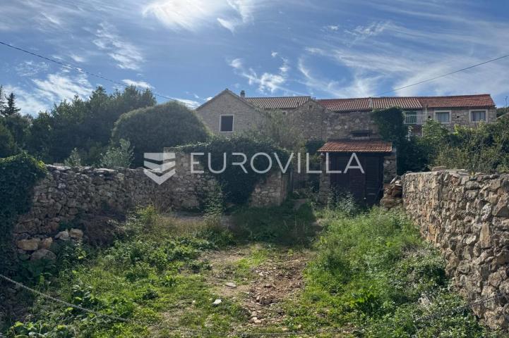 Hvar, Dol, autentična kamena kuća u mirnom i lijepom mjestu