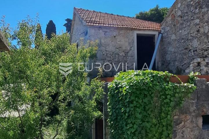 Hvar, Dol, autentična kamena kuća u mirnom i lijepom mjestu