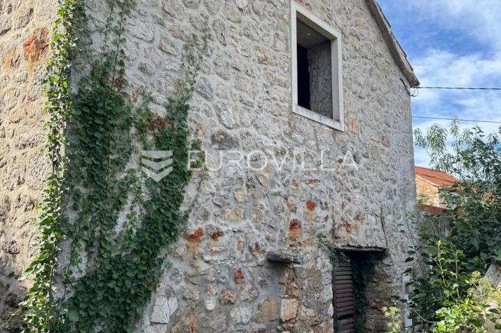 Hvar, Dol, autentična kamena kuća u mirnom i lijepom mjestu