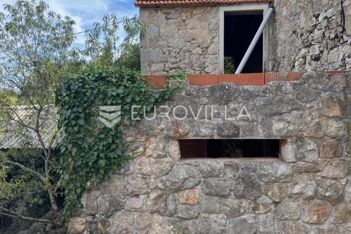 Hvar, Dol, autentična kamena kuća u mirnom i lijepom mjestu