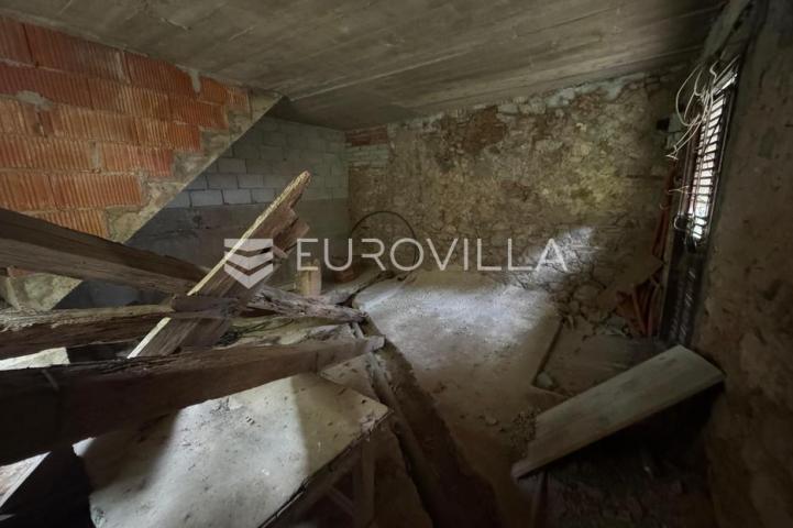 Hvar, Dol, autentična kamena kuća u mirnom i lijepom mjestu