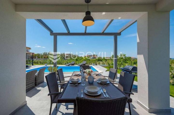 Poreč, kvalitetna niskoenergetska vila smještena nadomak Poreča