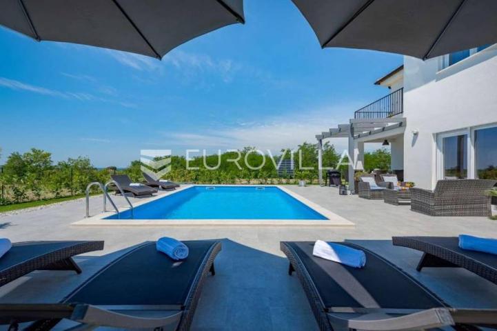 Poreč, kvalitetna niskoenergetska vila smještena nadomak Poreča