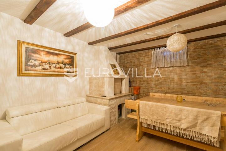 Istra, Pula PRILIKA ZA INVESTICIJU, apartmanska kuća podijeljena na 3 stambene jedinice