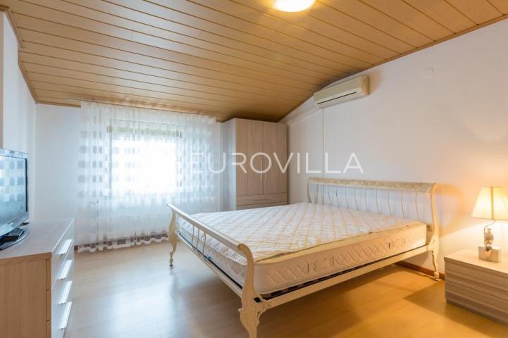 Istra, Pula PRILIKA ZA INVESTICIJU, apartmanska kuća podijeljena na 3 stambene jedinice
