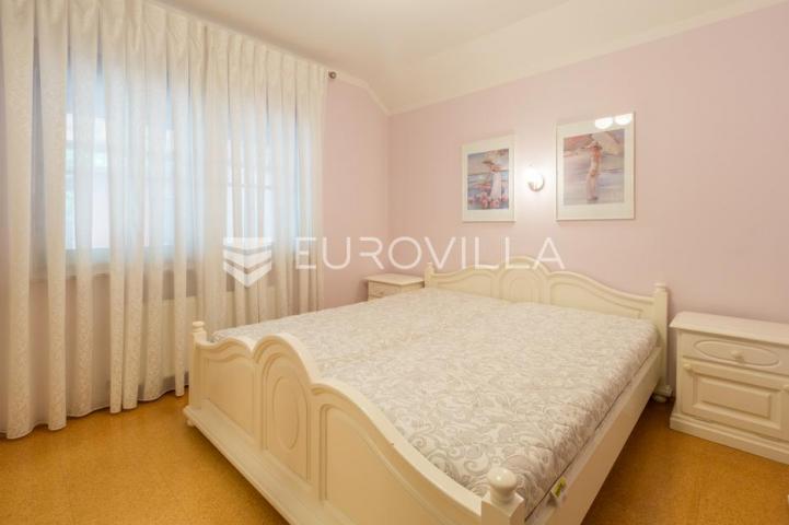 Istra, Pula PRILIKA ZA INVESTICIJU, apartmanska kuća podijeljena na 3 stambene jedinice