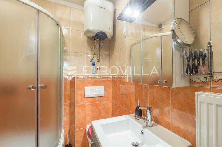 Istra, Pula PRILIKA ZA INVESTICIJU, apartmanska kuća podijeljena na 3 stambene jedinice