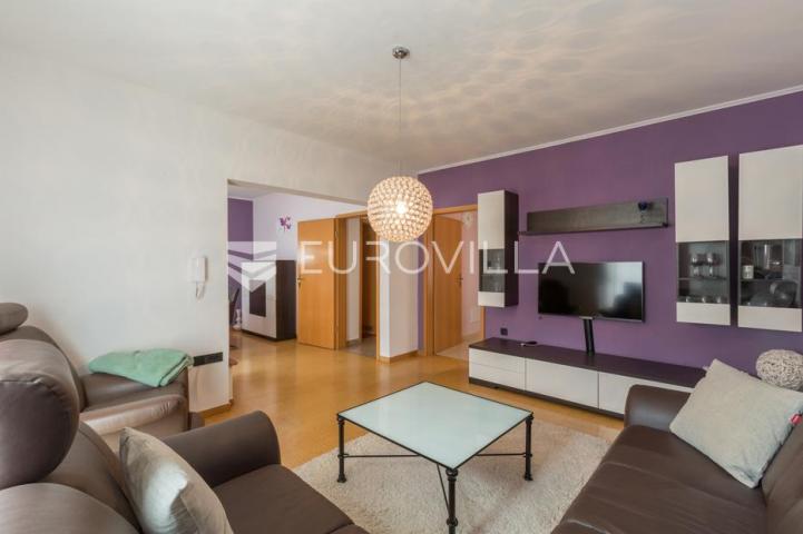Istra, Pula PRILIKA ZA INVESTICIJU, apartmanska kuća podijeljena na 3 stambene jedinice
