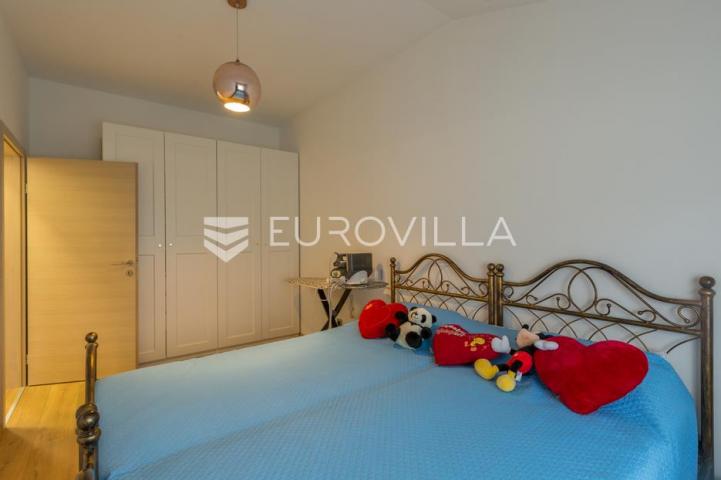 Istra, Pula PRILIKA ZA INVESTICIJU, apartmanska kuća podijeljena na 3 stambene jedinice