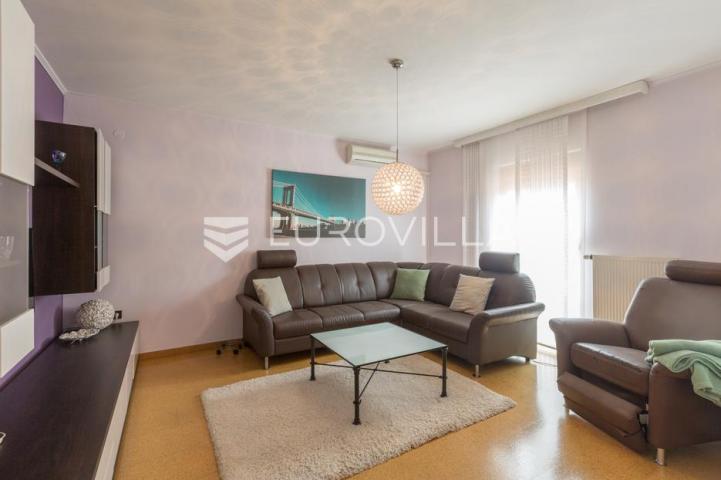 Istra, Pula PRILIKA ZA INVESTICIJU, apartmanska kuća podijeljena na 3 stambene jedinice