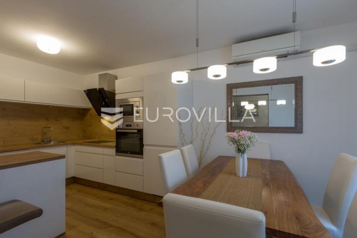 Istra, Pula PRILIKA ZA INVESTICIJU, apartmanska kuća podijeljena na 3 stambene jedinice