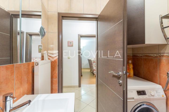 Istra, Pula PRILIKA ZA INVESTICIJU, apartmanska kuća podijeljena na 3 stambene jedinice