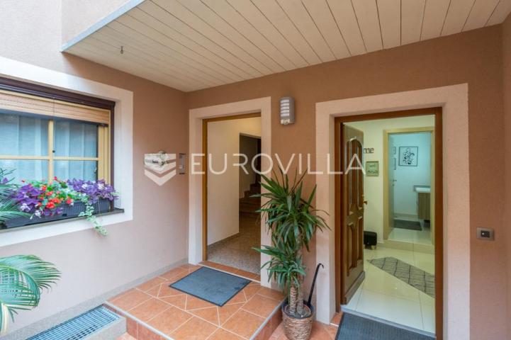 Istra, Pula PRILIKA ZA INVESTICIJU, apartmanska kuća podijeljena na 3 stambene jedinice