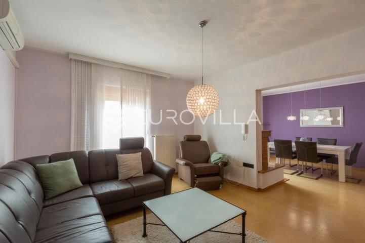 Istra, Pula PRILIKA ZA INVESTICIJU, apartmanska kuća podijeljena na 3 stambene jedinice