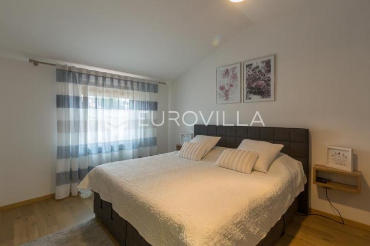 Istra, Pula PRILIKA ZA INVESTICIJU, apartmanska kuća podijeljena na 3 stambene jedinice