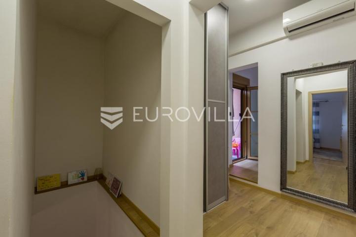 Istra, Pula PRILIKA ZA INVESTICIJU, apartmanska kuća podijeljena na 3 stambene jedinice