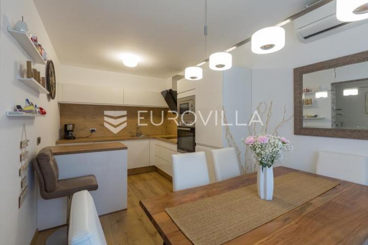 Istra, Pula PRILIKA ZA INVESTICIJU, apartmanska kuća podijeljena na 3 stambene jedinice
