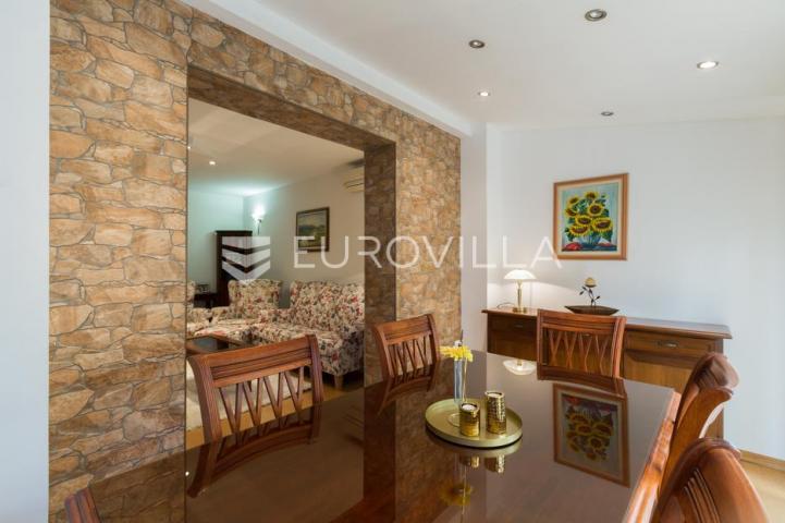 Istra, Pula PRILIKA ZA INVESTICIJU, apartmanska kuća podijeljena na 3 stambene jedinice