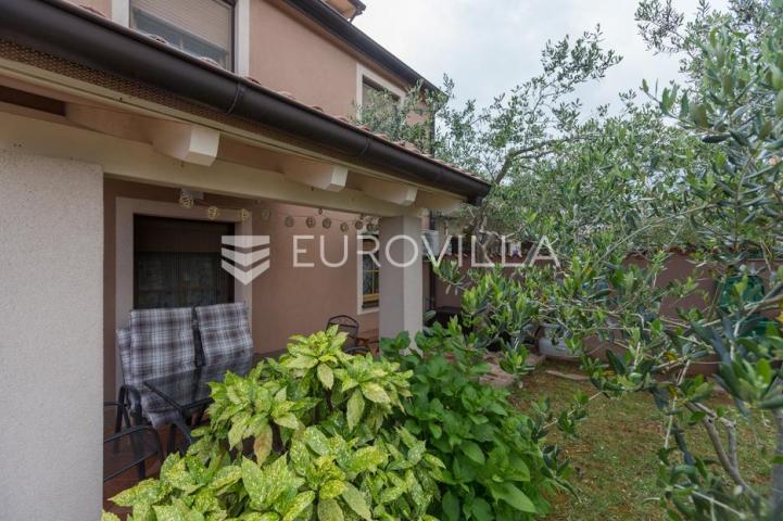 Istra, Pula PRILIKA ZA INVESTICIJU, apartmanska kuća podijeljena na 3 stambene jedinice