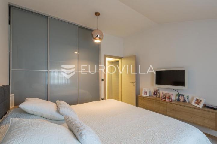 Istra, Pula PRILIKA ZA INVESTICIJU, apartmanska kuća podijeljena na 3 stambene jedinice