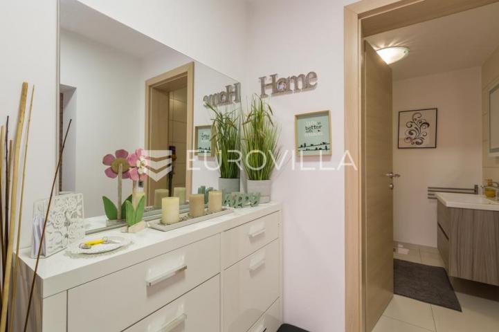 Istra, Pula PRILIKA ZA INVESTICIJU, apartmanska kuća podijeljena na 3 stambene jedinice
