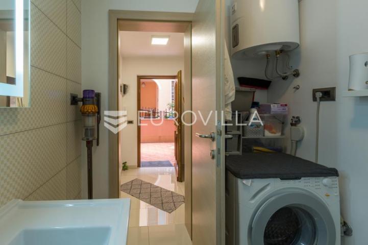 Istra, Pula PRILIKA ZA INVESTICIJU, apartmanska kuća podijeljena na 3 stambene jedinice