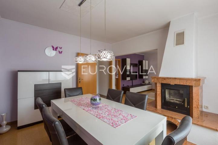 Istra, Pula PRILIKA ZA INVESTICIJU, apartmanska kuća podijeljena na 3 stambene jedinice