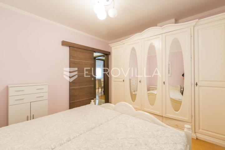Istra, Pula PRILIKA ZA INVESTICIJU, apartmanska kuća podijeljena na 3 stambene jedinice