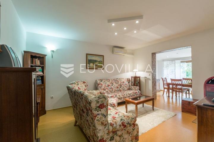 Istra, Pula PRILIKA ZA INVESTICIJU, apartmanska kuća podijeljena na 3 stambene jedinice