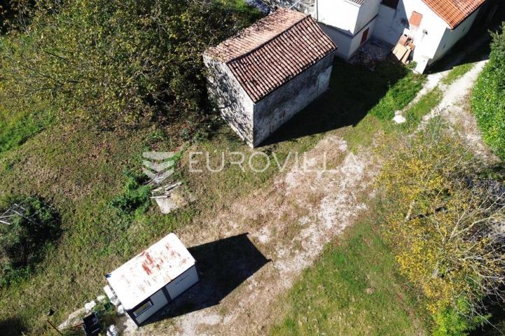 Pićan - starina s poljoprivrednim zemljištem na mirnoj lokaciji