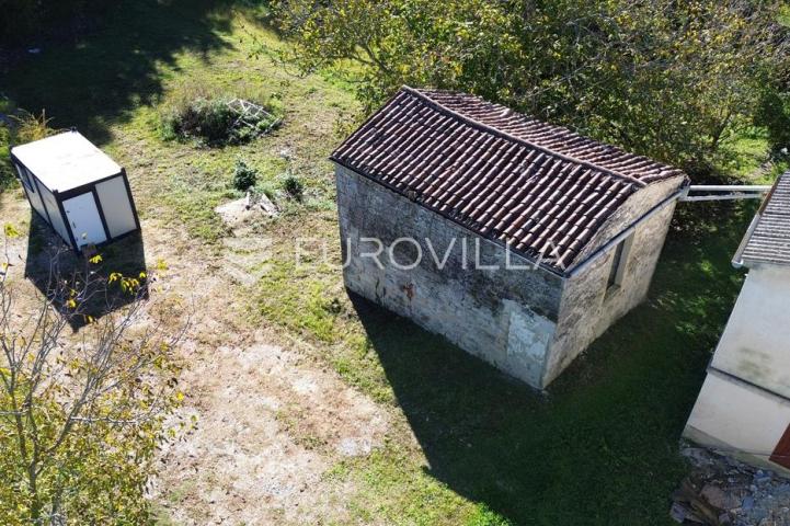 Pićan - starina s poljoprivrednim zemljištem na mirnoj lokaciji