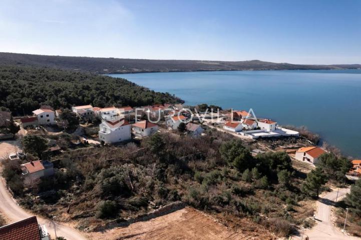 Zadar, Novigrad, građevinsko zemljište na super lokaciji s pogledom na more