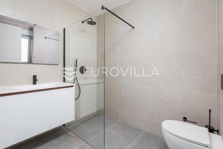 Opatija, atraktivan trosoban stan 119 m² NOVOGRADNJA