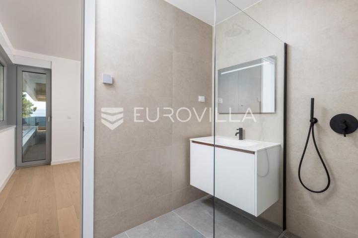 Opatija, atraktivan trosoban stan 119 m² NOVOGRADNJA