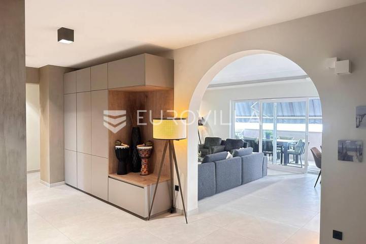 Rijeka, moderan stan s pogledom na more 217 m²