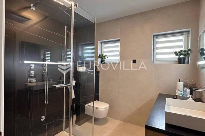 Rijeka, moderan stan s pogledom na more 217 m²