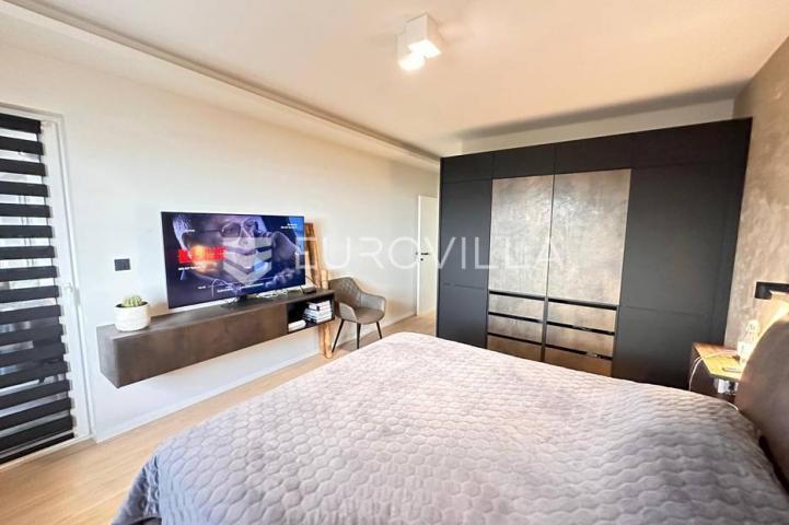 Rijeka, moderan stan s pogledom na more 217 m²