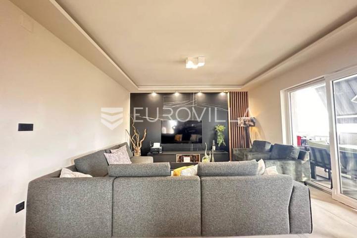 Rijeka, moderan stan s pogledom na more 217 m²