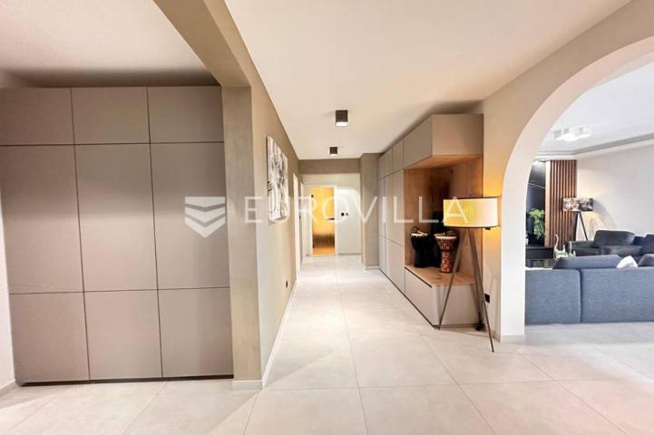Rijeka, moderan stan s pogledom na more 217 m²
