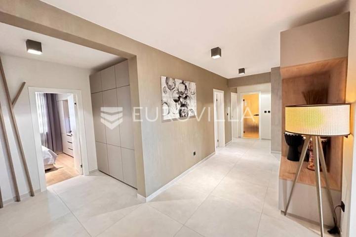 Rijeka, moderan stan s pogledom na more 217 m²