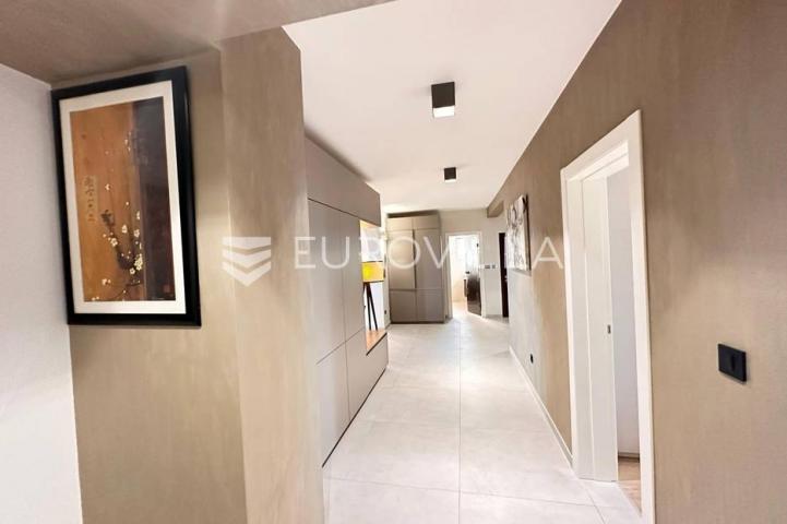 Rijeka, moderan stan s pogledom na more 217 m²