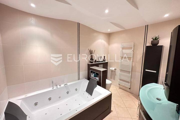 Rijeka, moderan stan s pogledom na more 217 m²