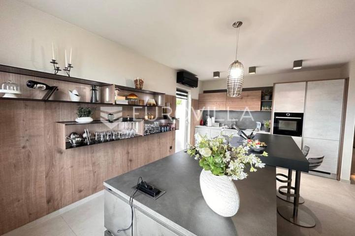 Rijeka, moderan stan s pogledom na more 217 m²