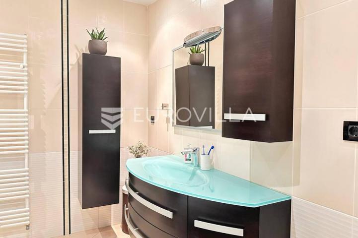 Rijeka, moderan stan s pogledom na more 217 m²