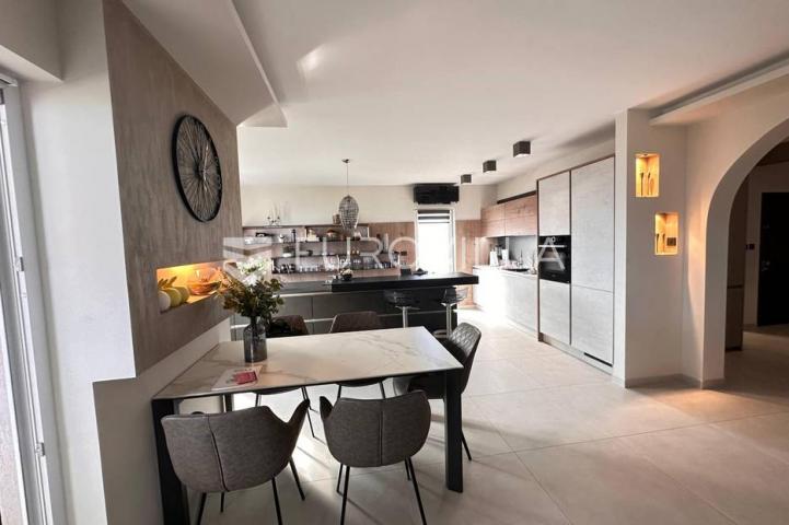 Rijeka, moderan stan s pogledom na more 217 m²