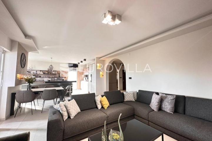 Rijeka, moderan stan s pogledom na more 217 m²