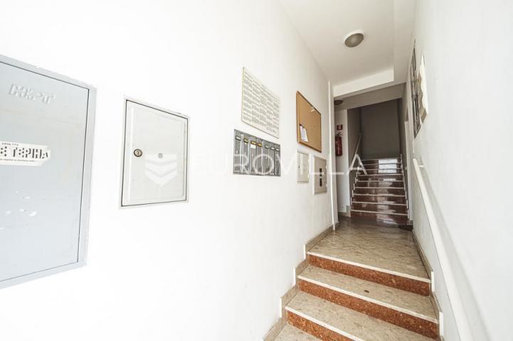 Zagreb, Ilica/Vrapče trosoban penthouse 107 m² s prekrasnim pogledom, parking