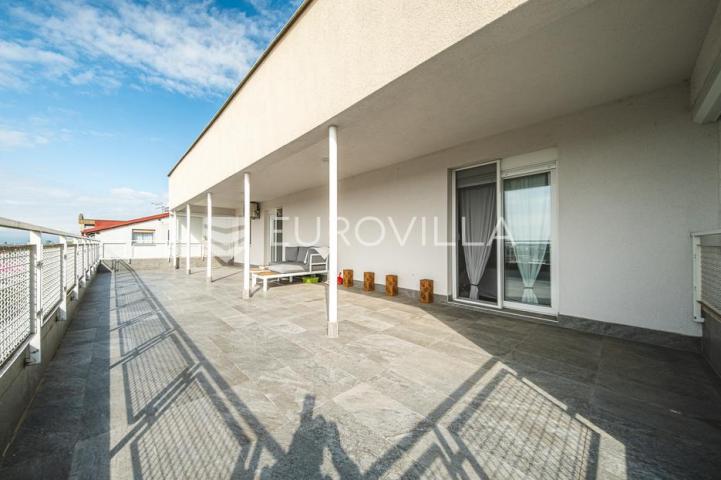 Zagreb, Ilica/Vrapče trosoban penthouse 107 m² s prekrasnim pogledom, parking