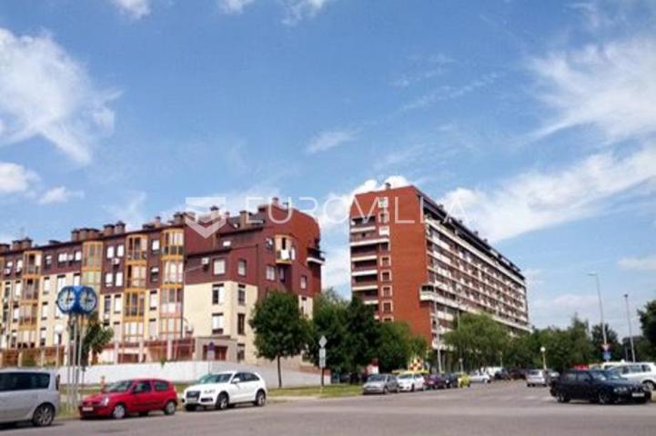 Zagreb, Središće, dvoetažni ulični poslovni prostor, 125 m2