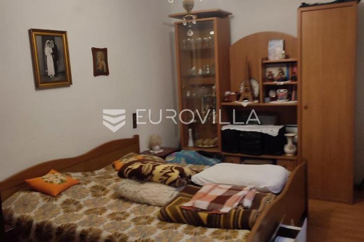 Josipdol, kuća u mirnom naselju okružena netaknutom prirodom